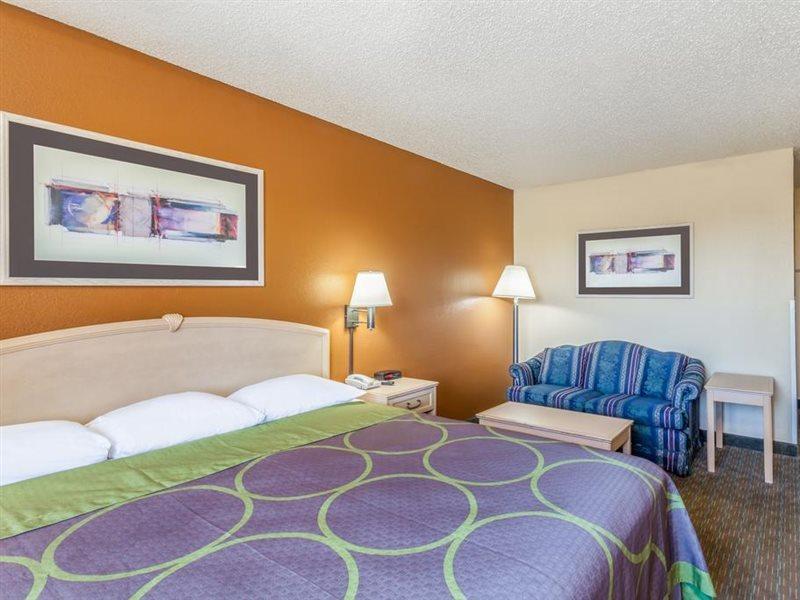Super 8 By Wyndham Charlotte/Amusement Park Area Hotel Exterior photo