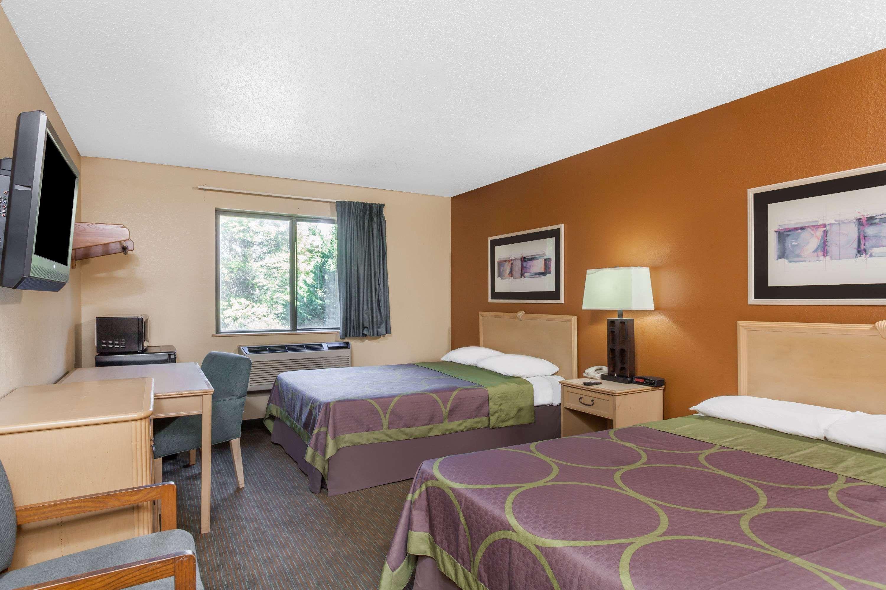 Super 8 By Wyndham Charlotte/Amusement Park Area Hotel Exterior photo