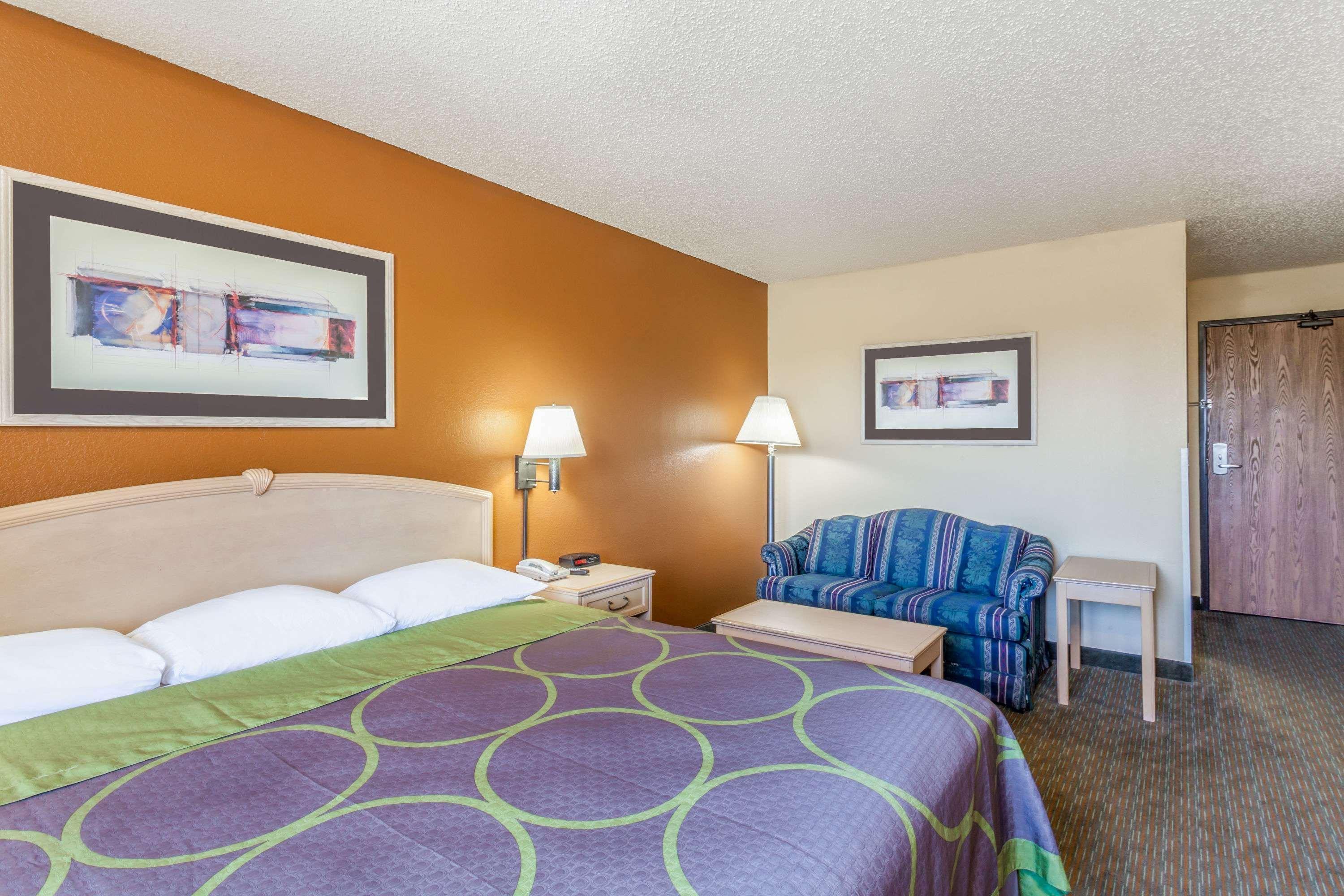 Super 8 By Wyndham Charlotte/Amusement Park Area Hotel Exterior photo