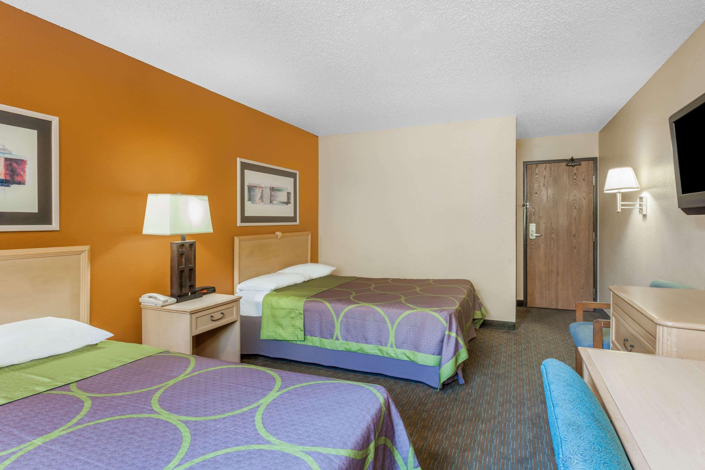 Super 8 By Wyndham Charlotte/Amusement Park Area Hotel Exterior photo