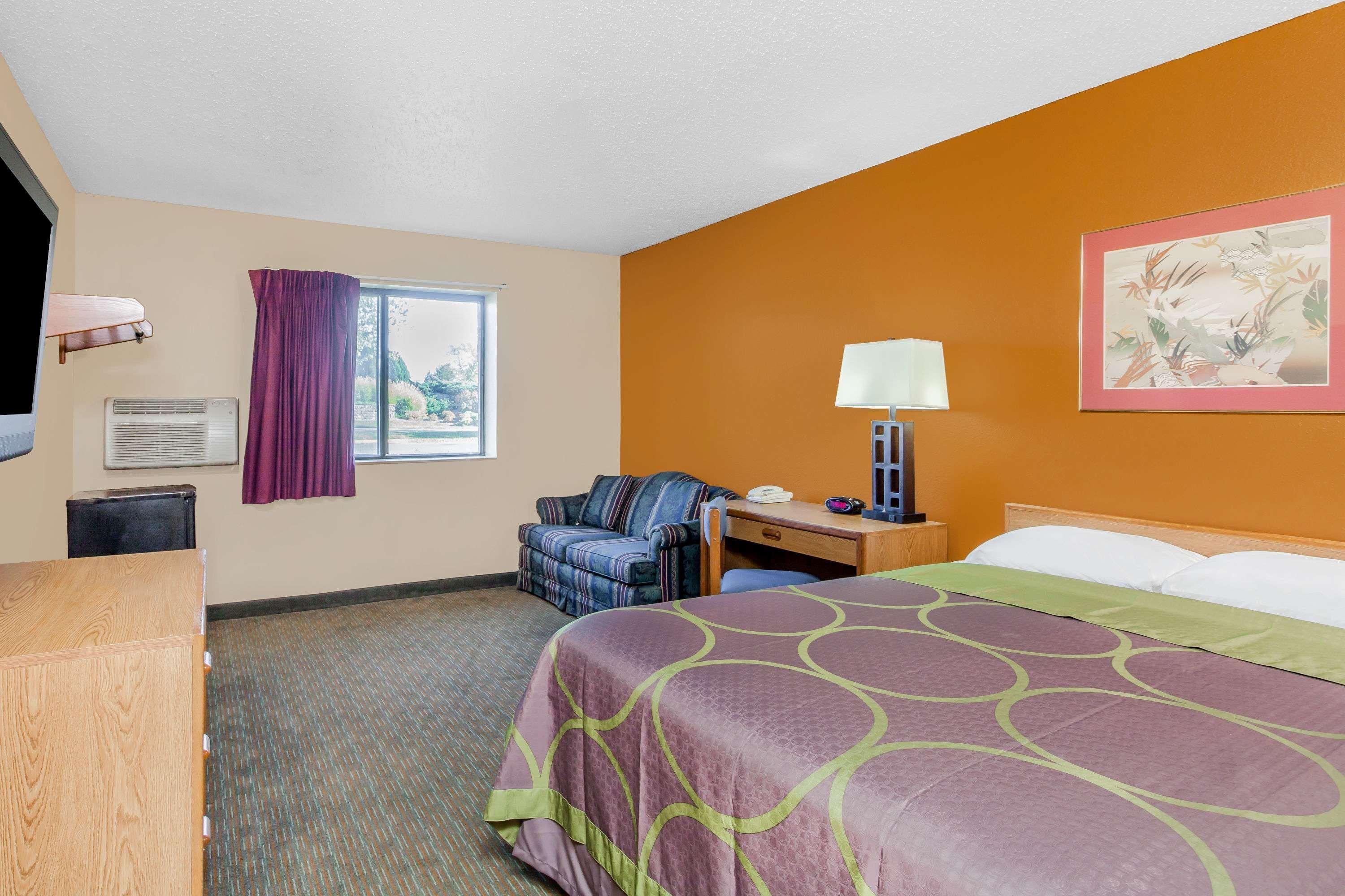 Super 8 By Wyndham Charlotte/Amusement Park Area Hotel Exterior photo