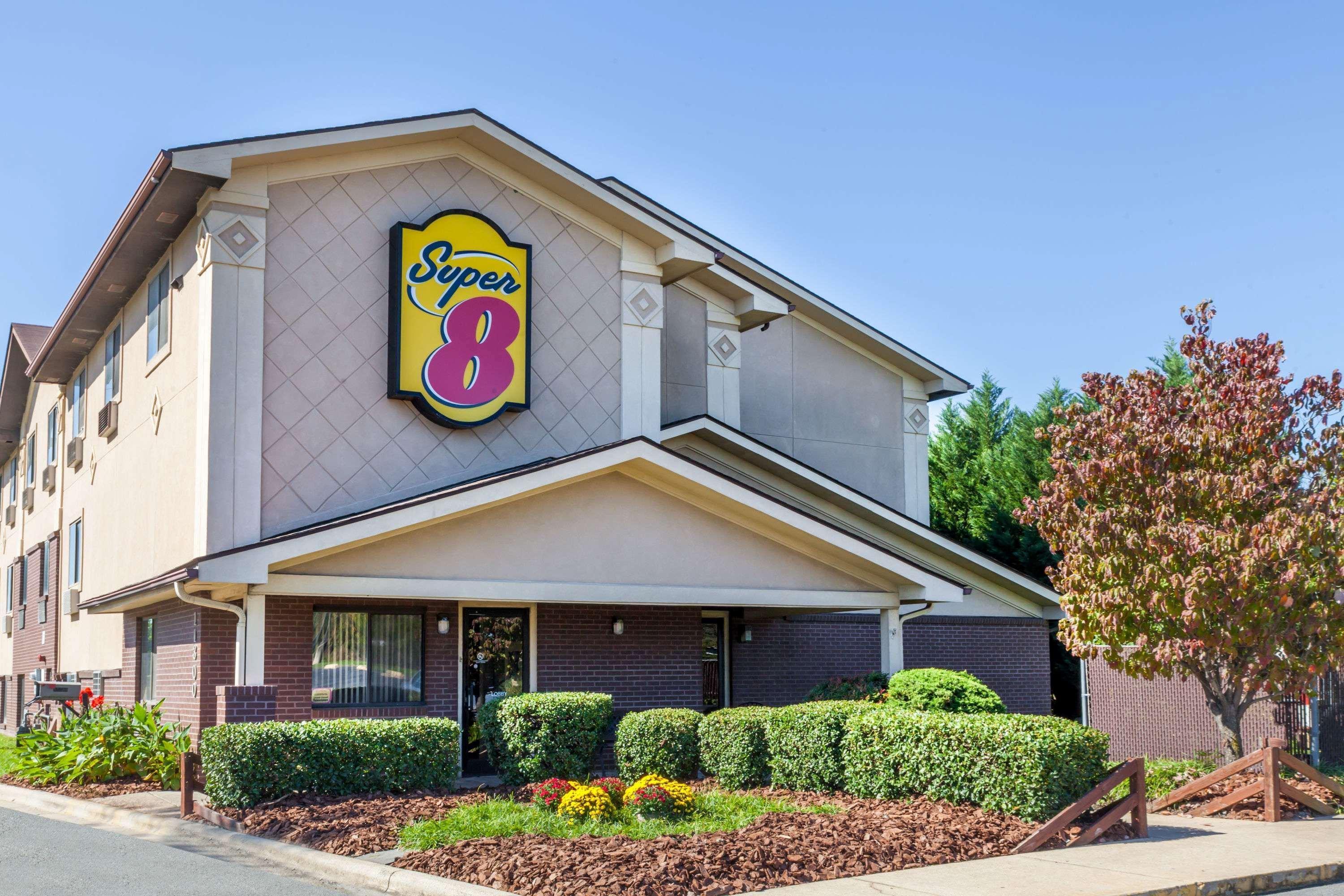 Super 8 By Wyndham Charlotte/Amusement Park Area Hotel Exterior photo