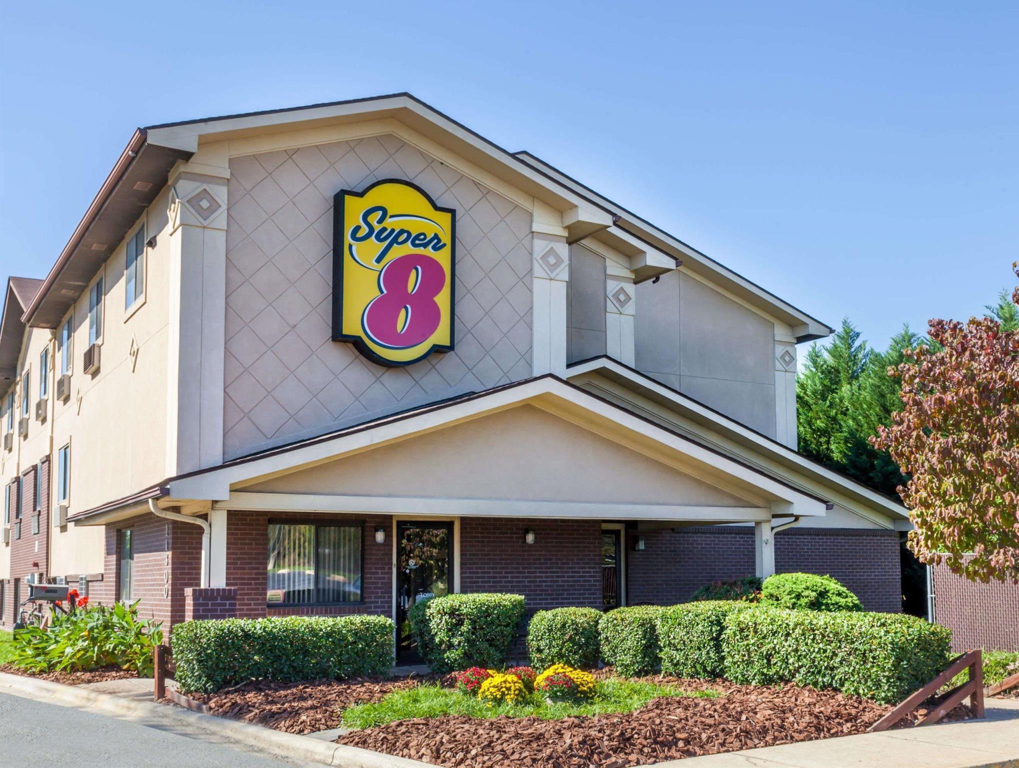 Super 8 By Wyndham Charlotte/Amusement Park Area Hotel Exterior photo