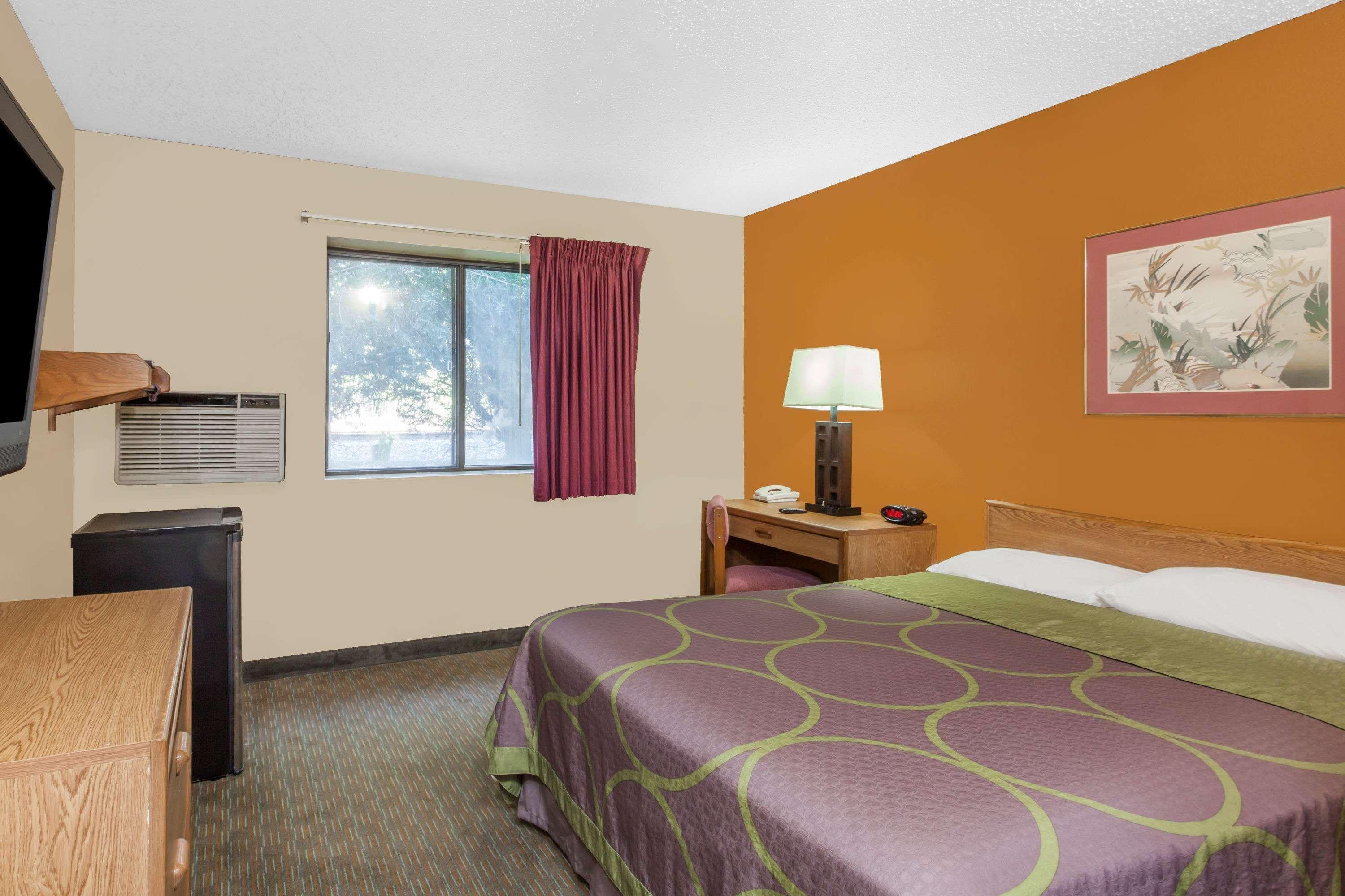 Super 8 By Wyndham Charlotte/Amusement Park Area Hotel Exterior photo