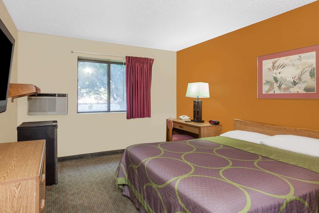 Super 8 By Wyndham Charlotte/Amusement Park Area Hotel Exterior photo