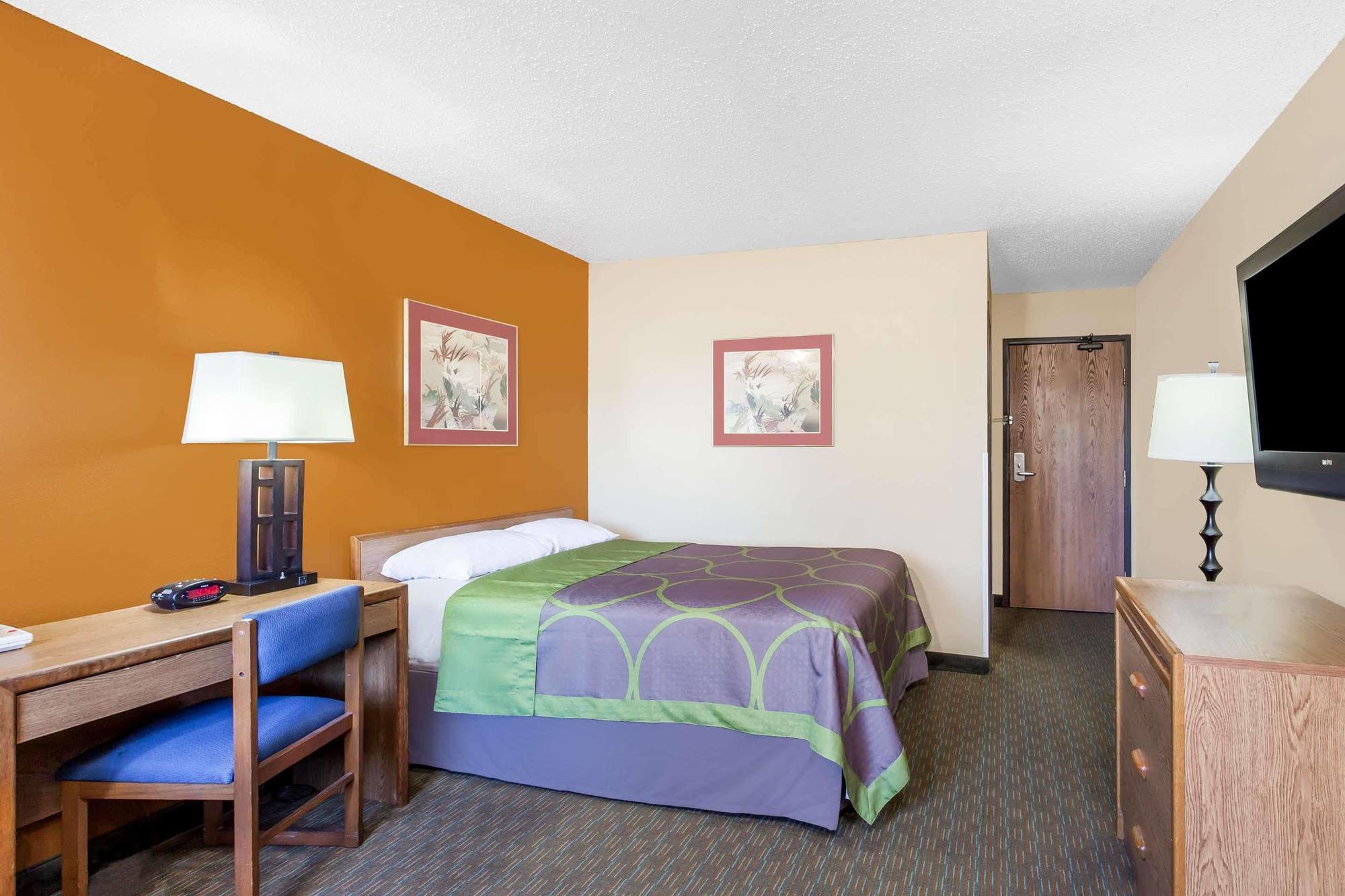Super 8 By Wyndham Charlotte/Amusement Park Area Hotel Exterior photo